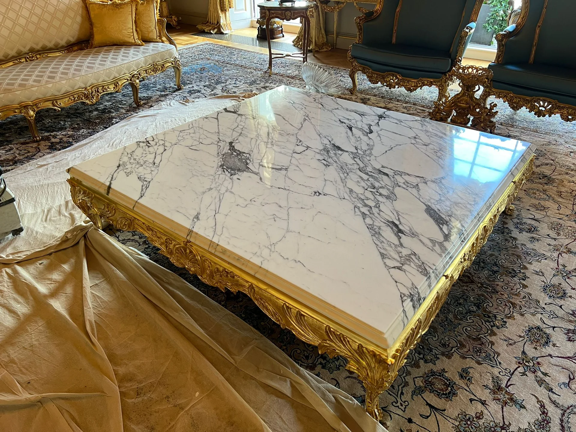 Veined stone coffee table from the supplied photographs